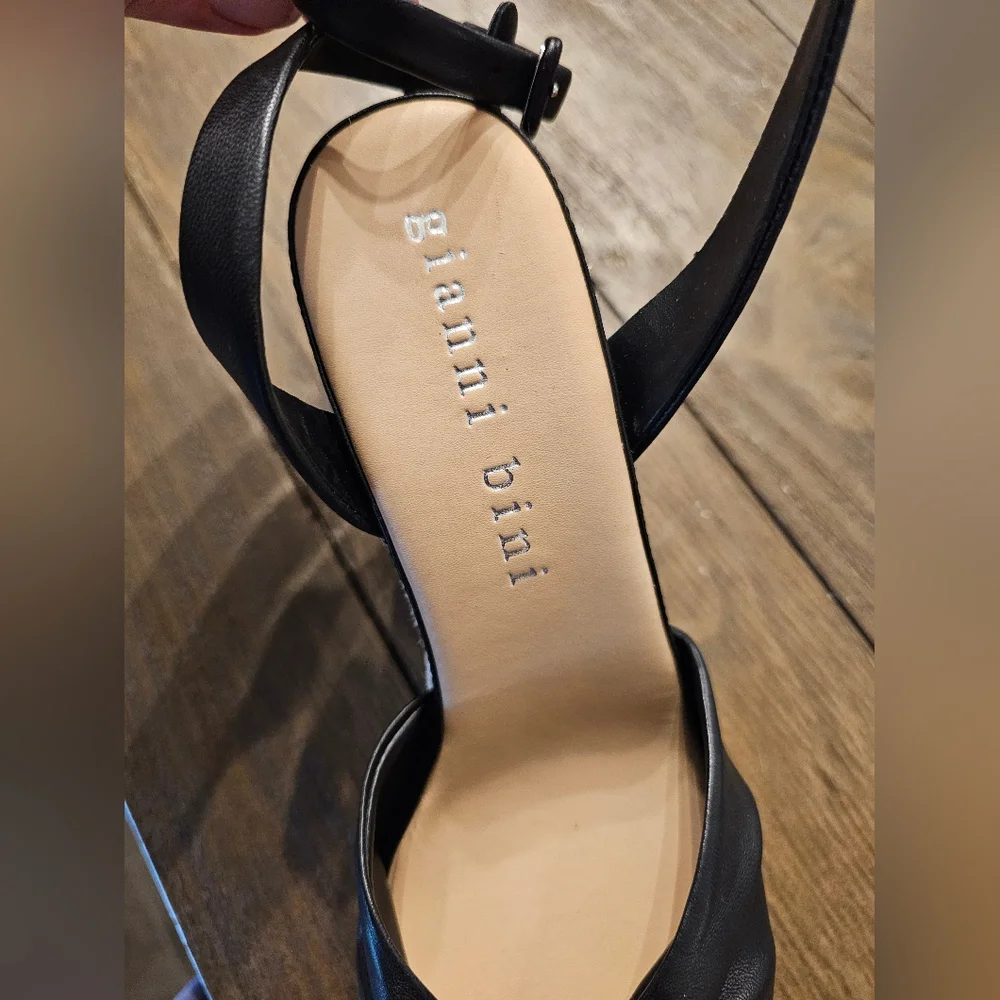 Gianni Bini Black & Tan Wedge Sandals Women's Size 9 NWOB